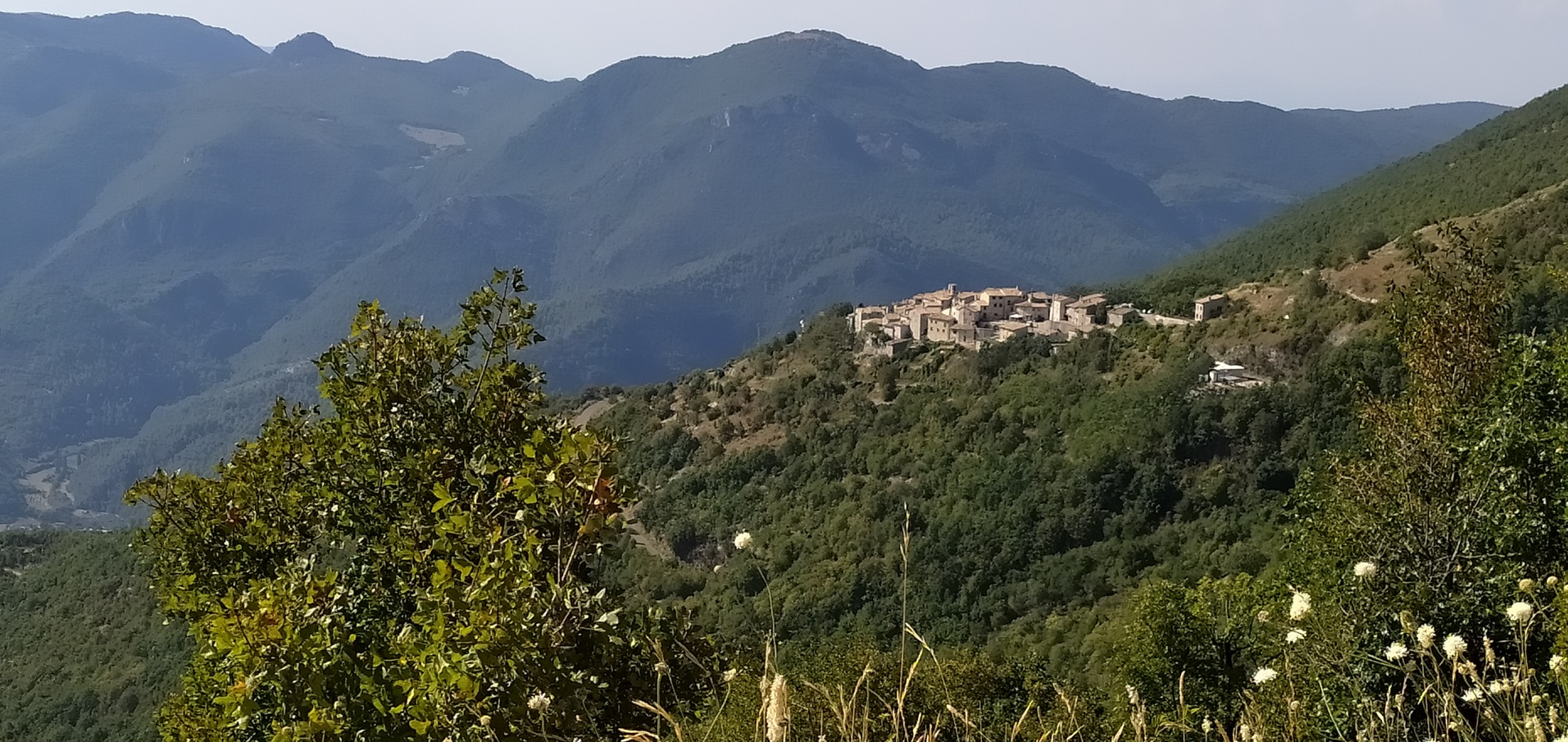Lu Monte in Festa 2025: un viaggio tra tradizione, gusto e panorami mozzafiato nella terrazza della Valnerina