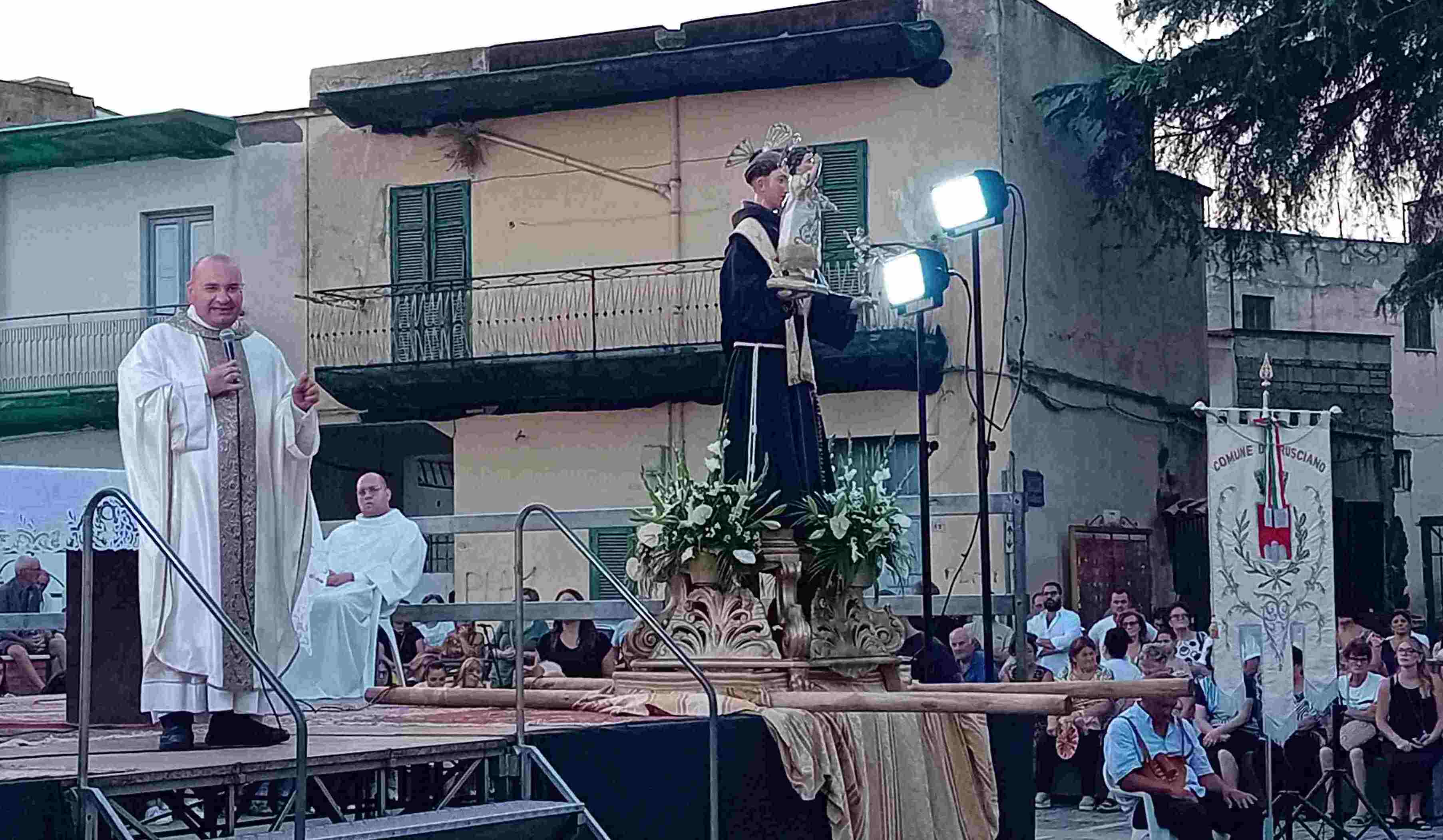 Brusciano Messa e Processione del Santo per la 150^ Festa dei Gigli. (Antonio Castaldo)