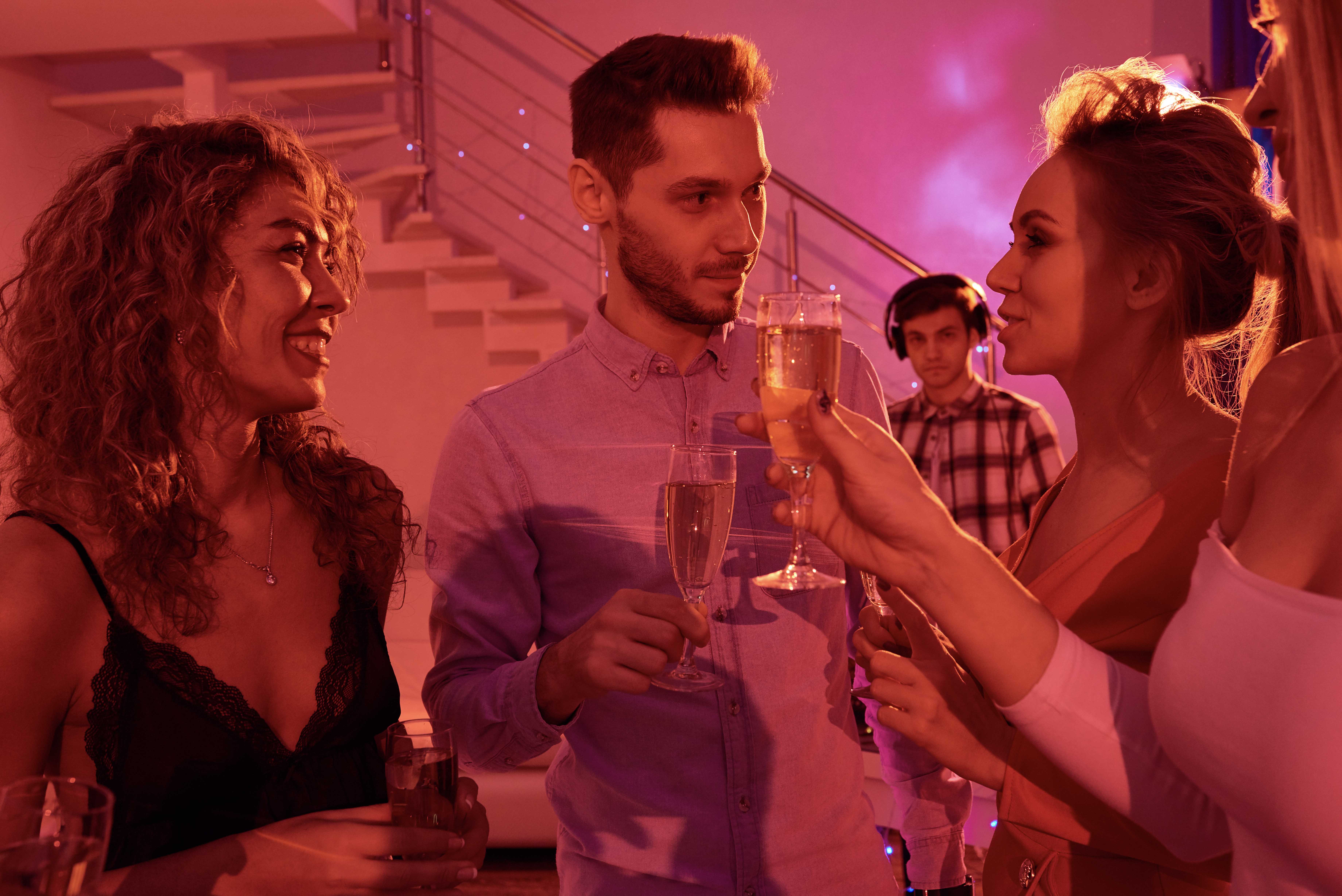 Un San Valentino diverso: la guida per amori aperti e relazioni non tradizionali