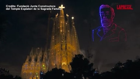 Papa Leone XIV alla Sagrada Familia: «Non si può credere in Gesù e fare la guerra»