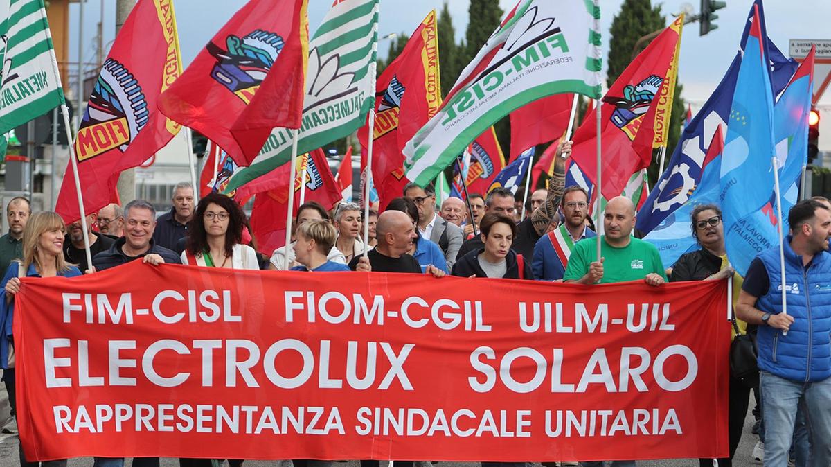 Tensione alla Electrolux. Sindacati all’attacco: Trasparenza sui costi