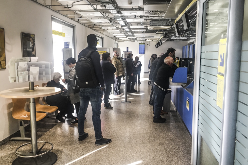 Si lavora di più ma non si guadagna di più. E si va in pensione con meno. L'ultimo rapporto Inps