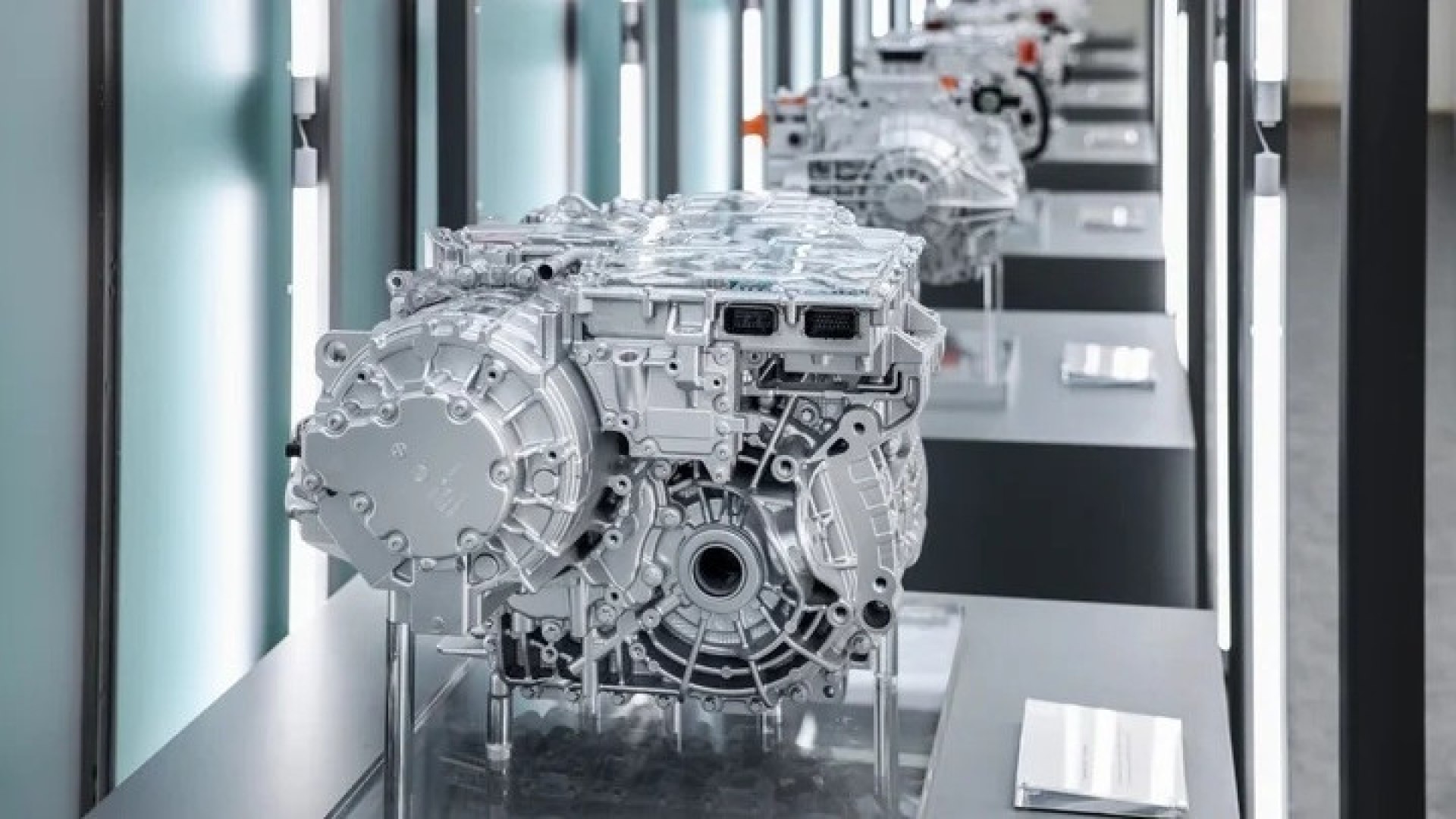 Geely presenta Thunder: il motore elettrico da record che sfiora il 94% di efficienza.