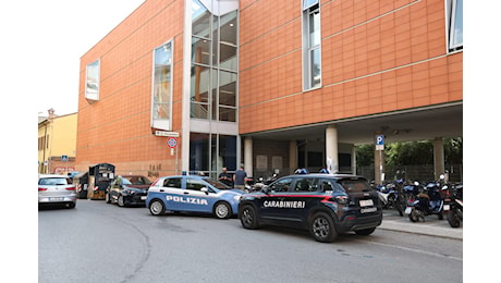 Ferrara, aggressione con coltello al liceo Ariosto: arrestato un maggiorenne