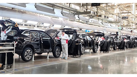 Auto cinesi in Italia, la quota cresce e l’industria europea lancia l’allarme