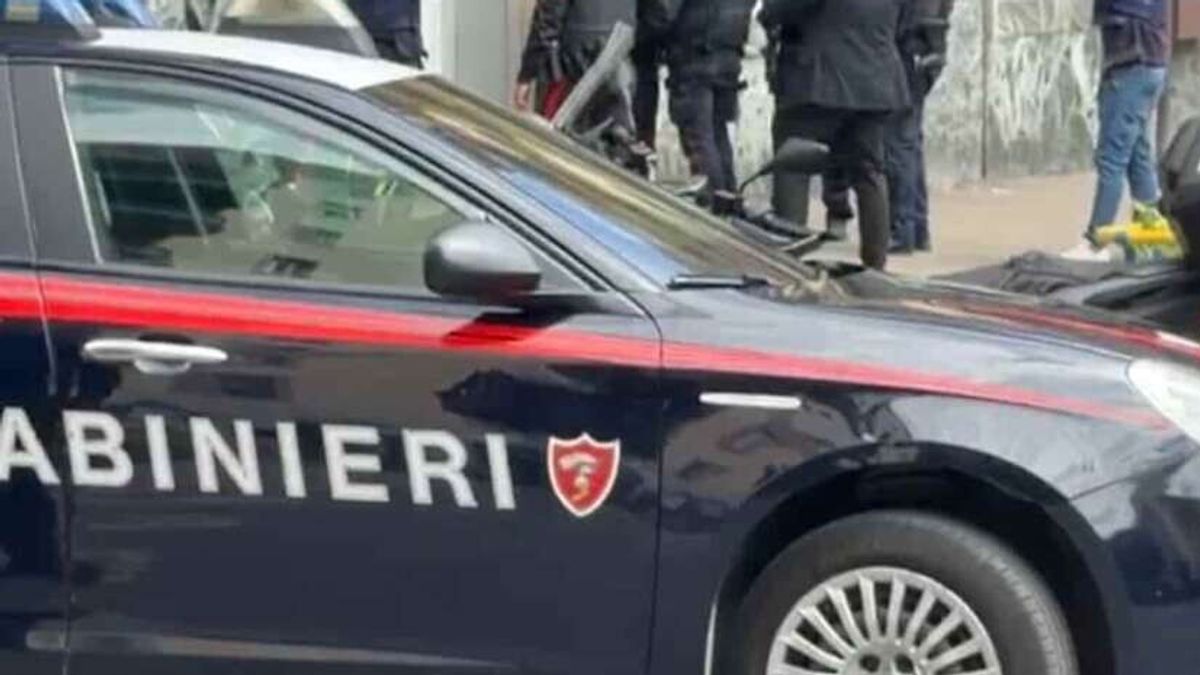Milano, 40enne italiano trovato morto in casa: aveva diverse ferite da taglio all'addome