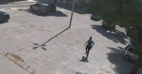 Carovigno, rapinano un portavalori a pochi metri dalla stazione dei carabinieri: in 3 arrestati, uno è ferito IL VIDEO DELLA FUGA