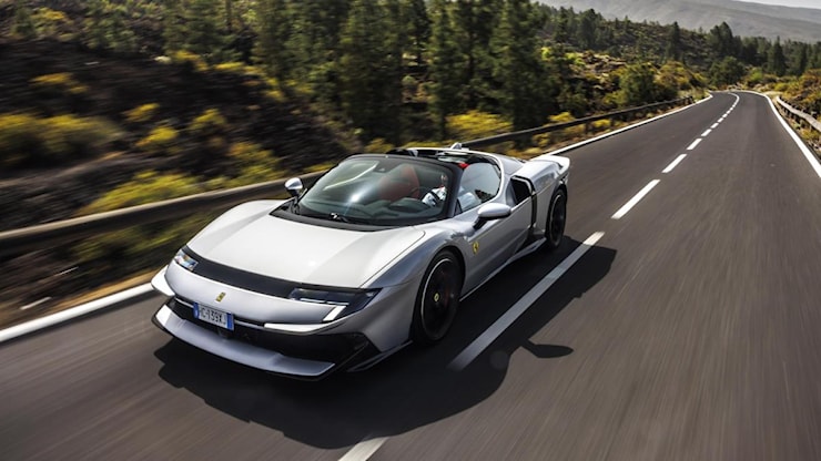 Ferrari 849 Testarossa Spider: il cielo sopra 1.050 cavalli. Come va - La Gazzetta dello Sport