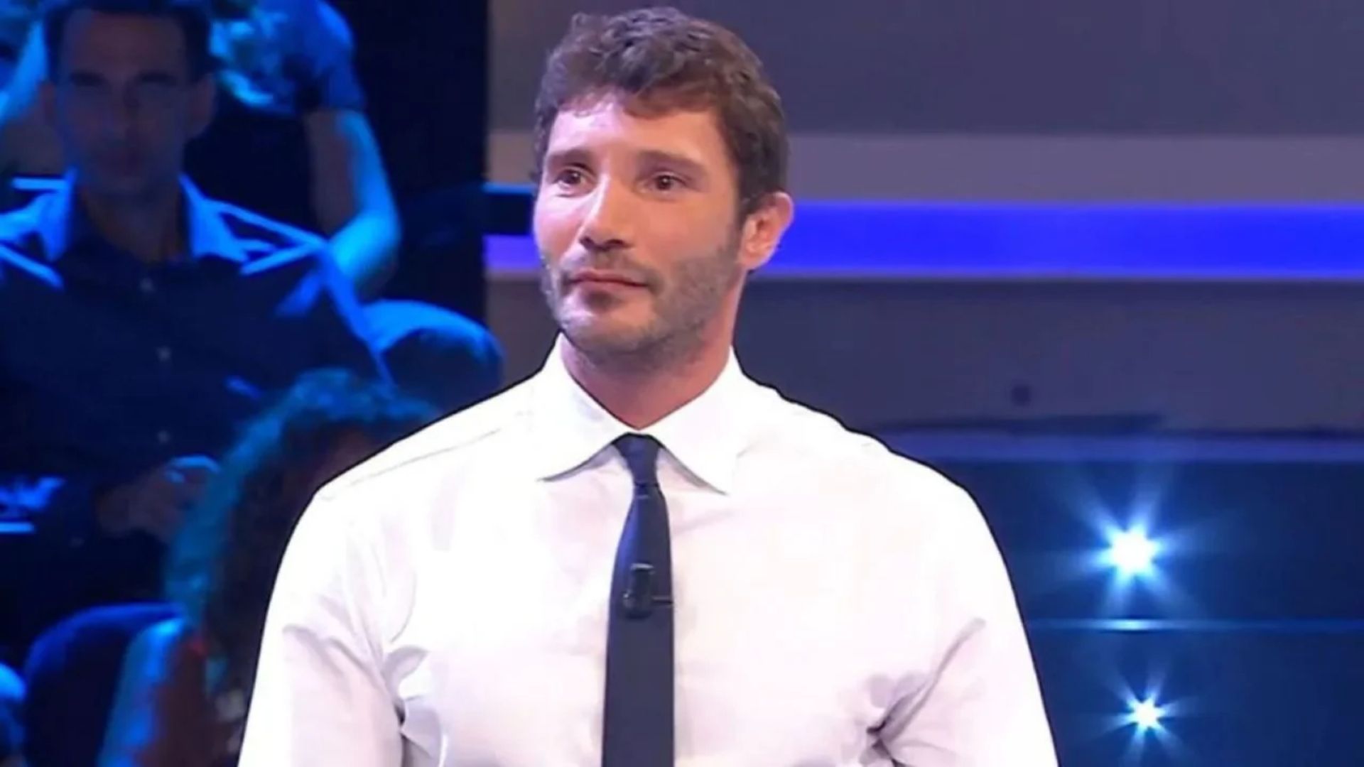 Affari Tuoi, il Dottore li condanna: Uno solo si salverà. Chi lascia il programma con De Martino