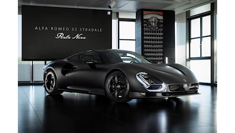 Alfa Romeo 33 Stradale Perla Nera, l'esemplare unico in carbonio esposto ad Arese