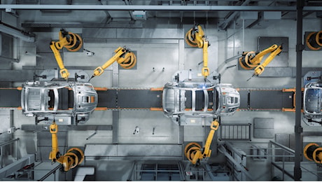 Crisi automotive in Europa: arriva il pacchetto da 1,35 miliardi, ma servono più risorse e regole stabili