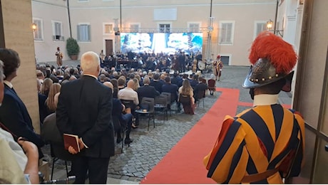Castel Gandolfo, concerto sotto le stelle per Papa Leone XIV: appello alla pace e alla bellezza nella residenza estiva dei Pontefici