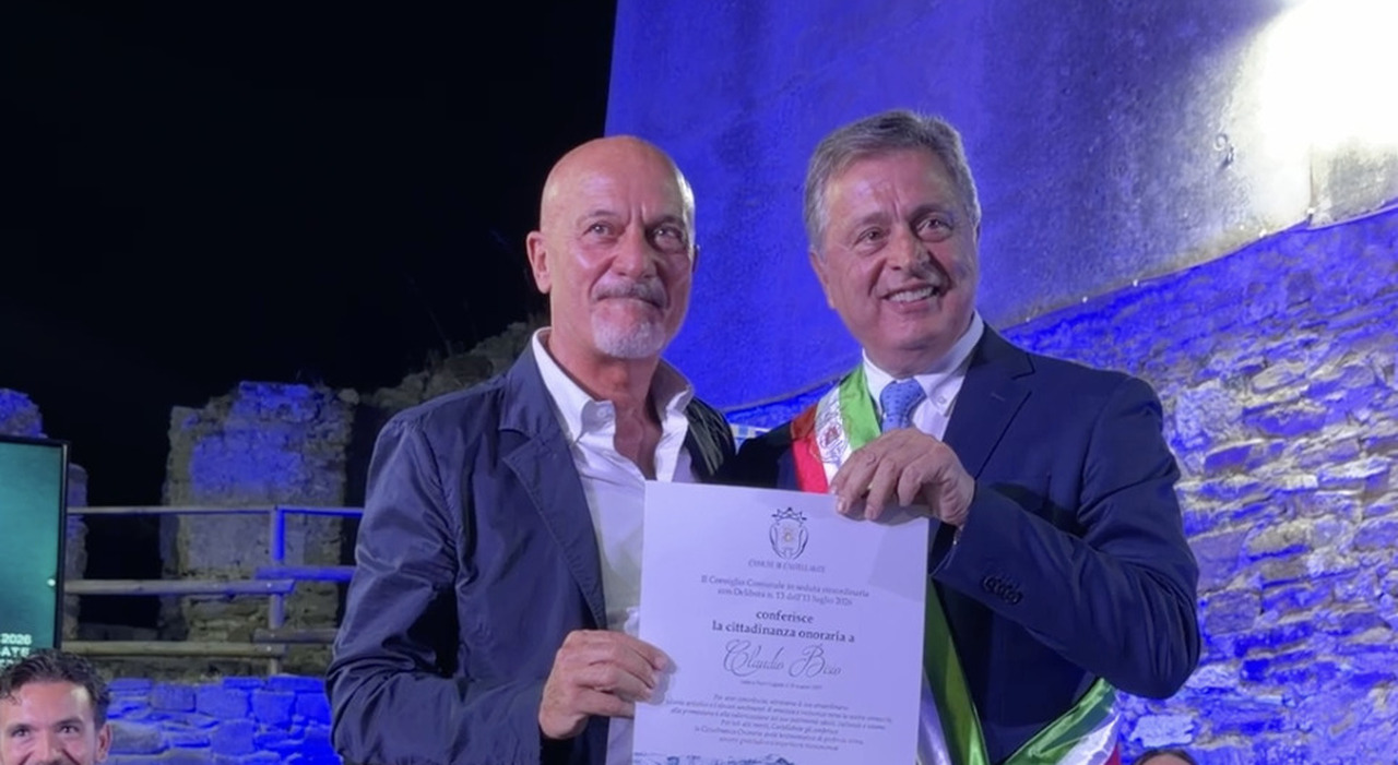 Claudio Bisio è cittadino onorario di Castellabate: «Qui una comunità autentica, questo riconoscimento mi emoziona»