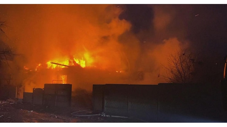 L'Ucraina tra bombe e negoziati, la via stretta di Zelensky - RaiNews