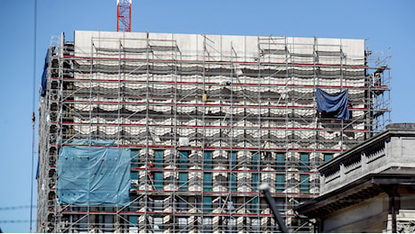 Milano, maxirisarcimento e permessi di soggiorno per gli operai sfruttati nel cantiere del consolato Usa