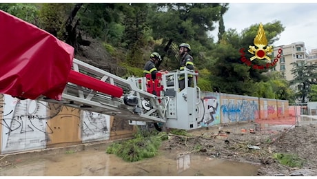 Napoli, frana a Mergellina: evacuati tre appartamenti. Allerta prorogata fino a domenica