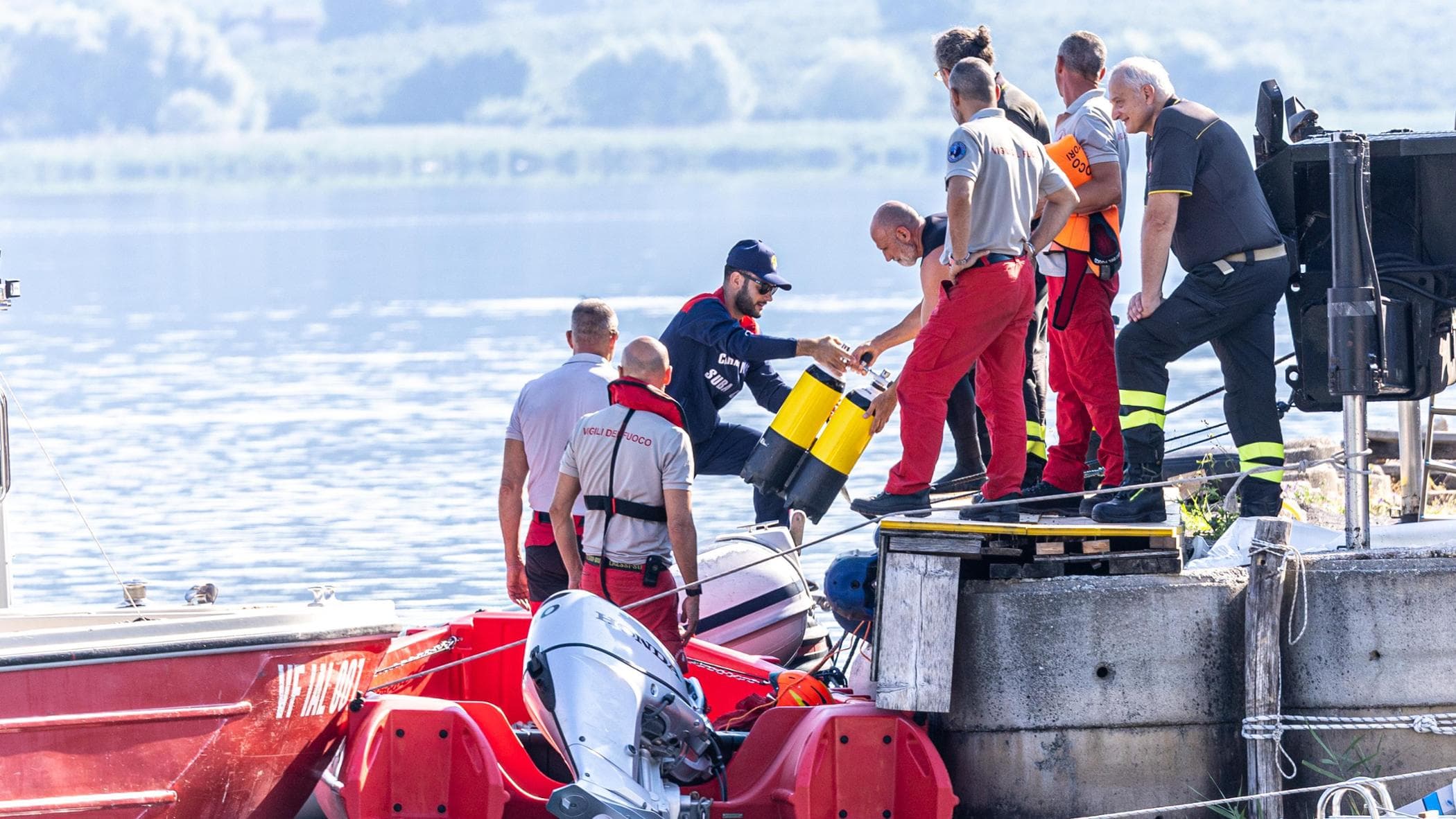 Sonar e droni nel lago per il marito di Roccella. L’ipotesi shock termico