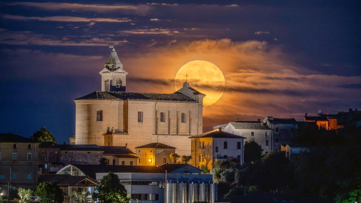 La Luna delle Fragole: Ecco come l’ho catturata