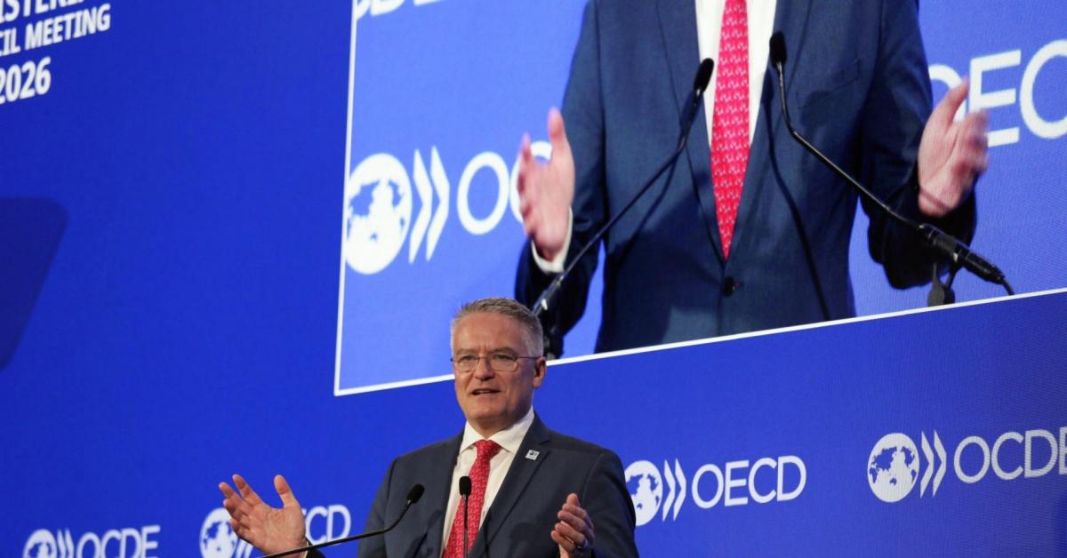 Salari in calo in Italia nel 2026, -0,9% in un anno, -6,1% rispetto al 2021: pesa la guerra in Medio Oriente
