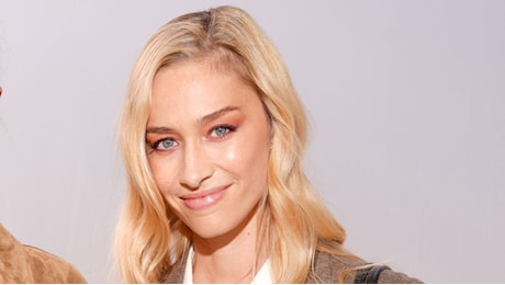 Beatrice Borromeo e il nuovo movimento romantico della moda: dalla pochette scultura al front row di Dior