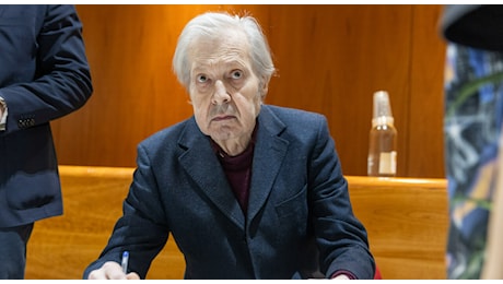 Vittorio Sgarbi in terapia intensiva al Gemelli: “condizioni critiche ma stabili”, resta la frattura familiare