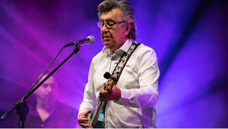 Bobby Solo annulla il concerto a Castiglione del Lago: “Troppi moscerini”. L’organizzazione valuta azioni legali