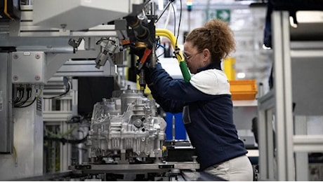 Francia e Germania ridisegnano le regole Ue sull'auto: stop al tutto elettrico nel 2035 e incentivi solo per il Made in Europe