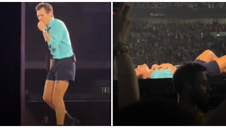 Harry Styles, paura a Wembley: si accascia sul palco dopo aver rischiato di strozzarsi con l’acqua
