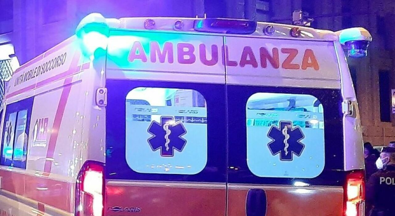 Incidente in Puglia, morto un ragazzo di 21 anni: grave una trentenne. Il tragico flipper tra tre auto nella notte