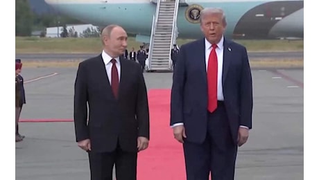 Trump: «Putin vuole un accordo più di Zelensky». Mosca frena sul cessate il fuoco e attacca Kharkiv