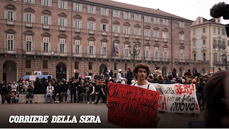 Corteo studenti a Torino il 24 ottobre: «Scuole migliori, meno armi»