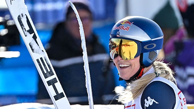 L'impresa eccezionale di Lindsey Vonn, vittoria in discesa libera a 41 anni: «Mi sento più forte che mai» - Vanity Fair Italia