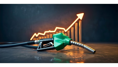Prezzi di benzina e diesel alle stelle, l'estate degli automobilisti si tinge di rosso
