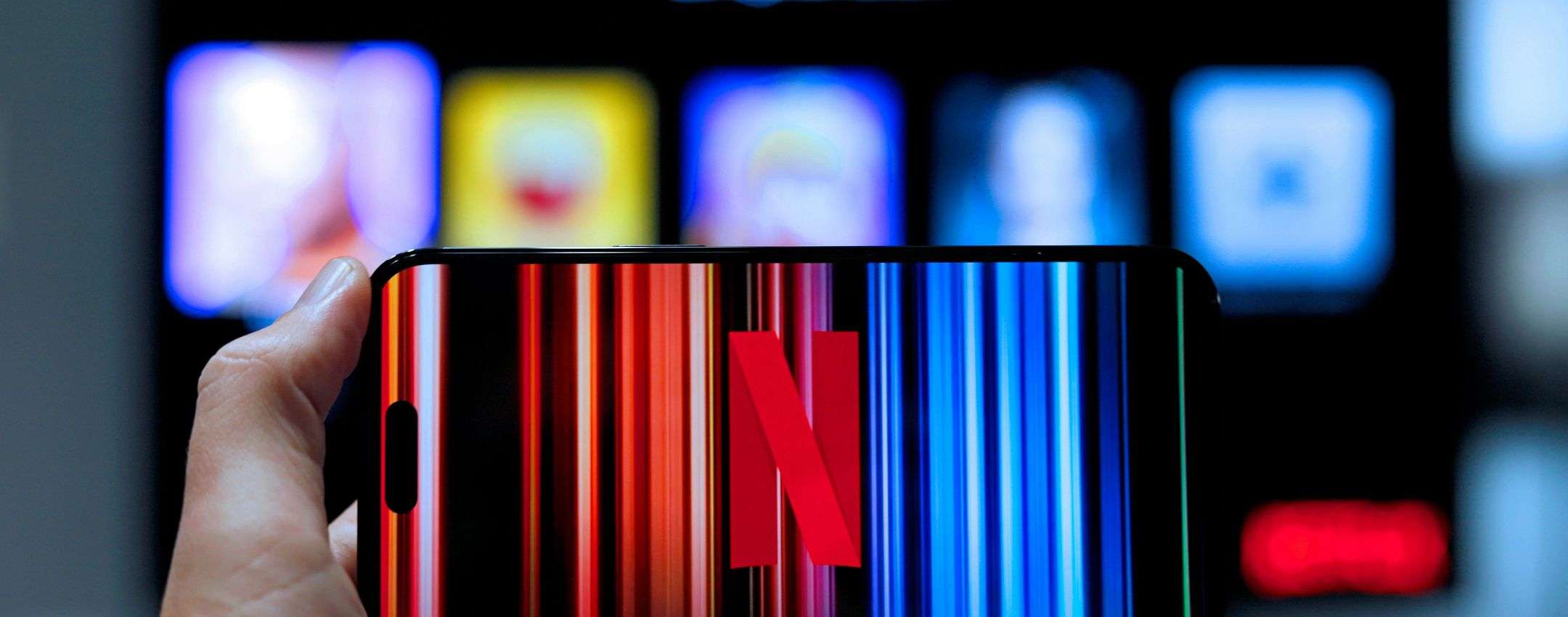 Rivoluzione Netflix: non basterà più solo l'indirizzo e-mail principale per accedere