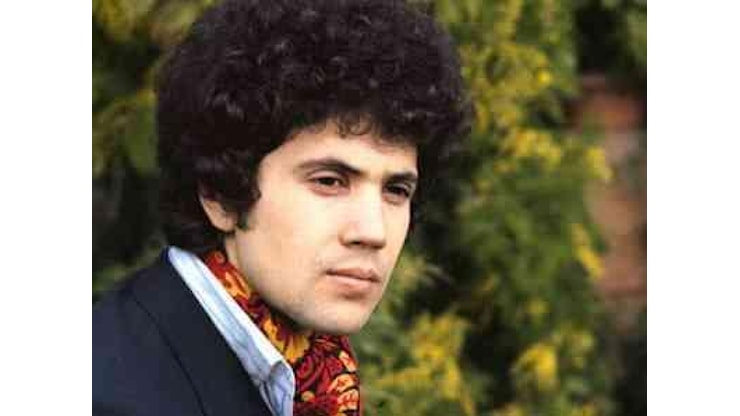 Lucio Battisti, all'asta le sue chitarre e le lettere giovanili alla madre: «Mangio tre volte al giorno e dormo con sufficienza» - Corriere della Sera