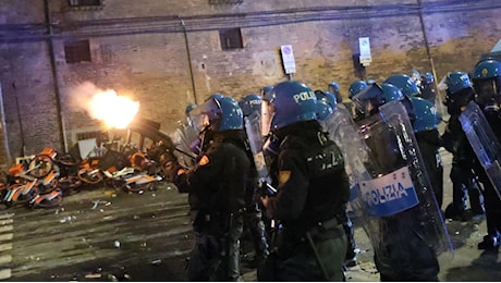 Morte di Abderrahim Fakir, attivato loscudo" per sei indagati. Scontri e auto in fiamme a Bologna