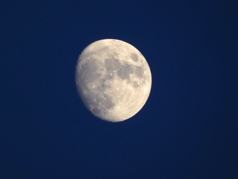 E la sera del 29 giugno scoprite la Luna delle Fragole, primo plenilunio dopo il solstizio d'estate