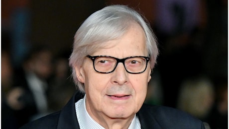 Vittorio Sgarbi stabile e vigile in terapia intensiva al Gemelli: proseguono le terapie