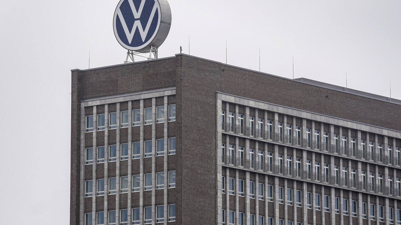 Volkswagen in crisi nera: il piano per chiudere alcune fabbriche e tagliare fino a 100mila dipendenti
