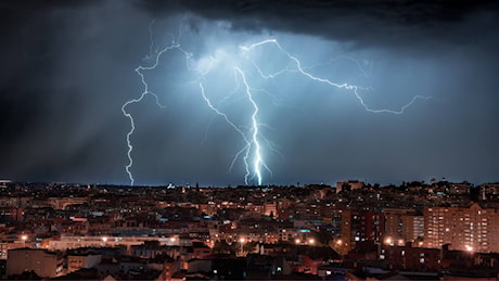 Temporali, grandine e caldo afoso: il weekend si divide tra Nord instabile e Sud rovente