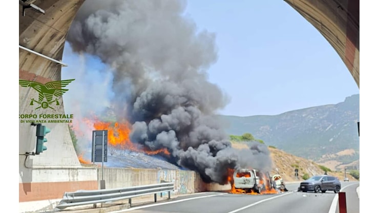 Scontro e auto in fiamme nel Cagliaritano, un morto e diversi feriti - Sky TG24