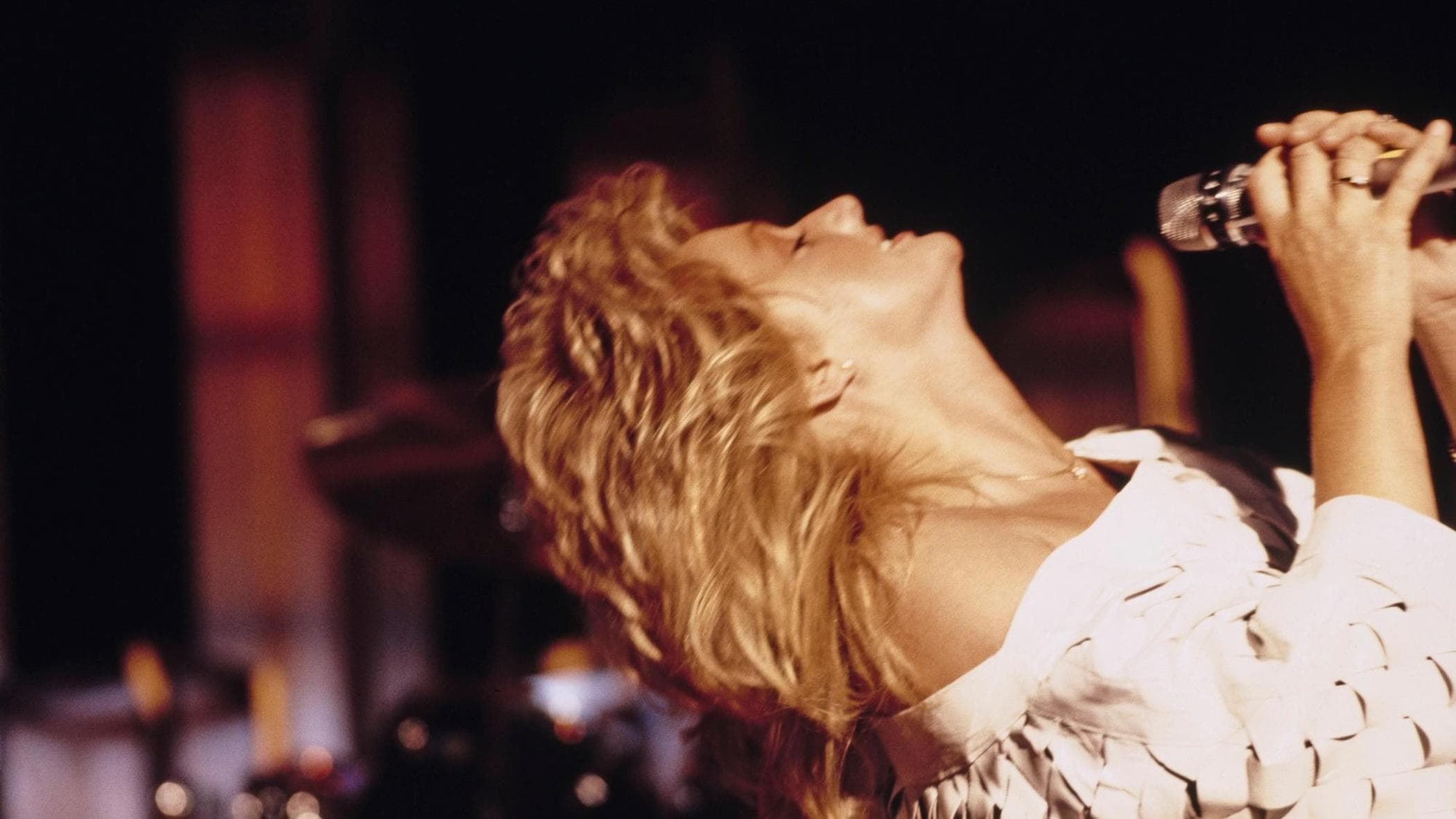 Bonnie Tyler, che ha cantato i cuori spezzati delle ragazze degli anni 80