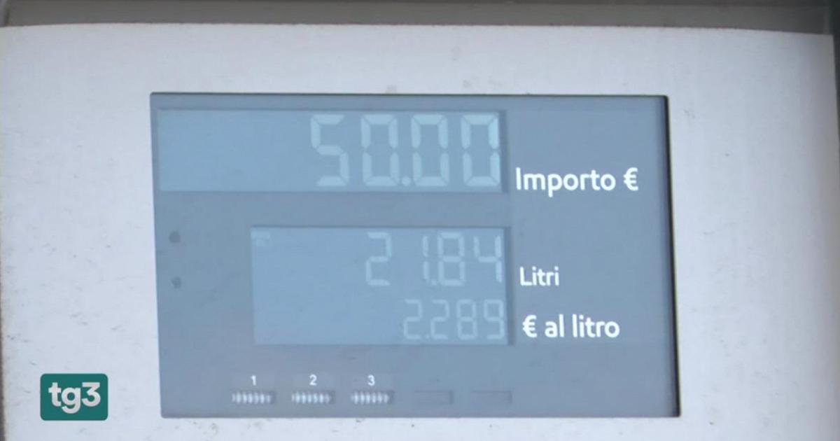 Caro carburanti: benzina e diesel tornano a salire, vacanze più care
