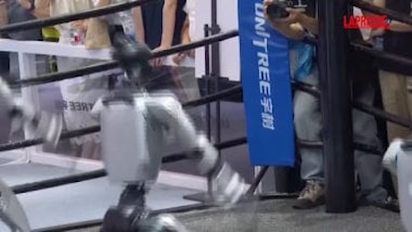 Cina: ginnastica e piccoli lavori, i robot umanoidi aprono Conferenza mondiale su AI