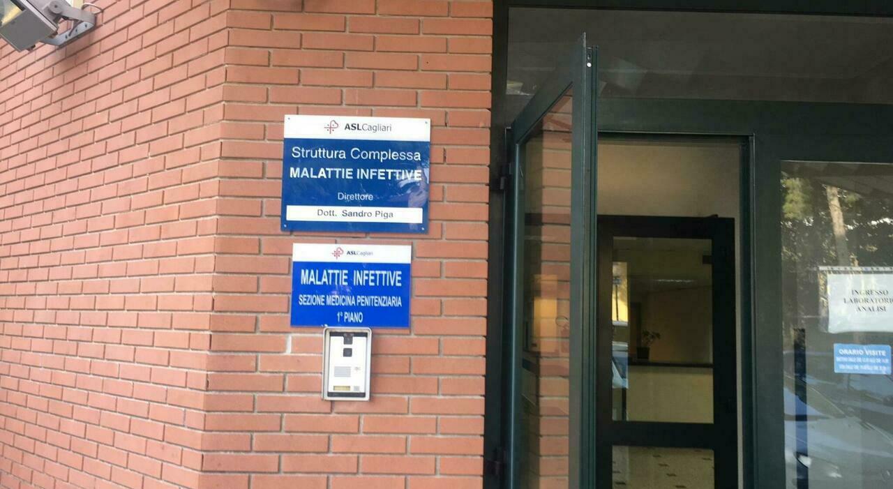 Ebola a Cagliari, negativo il test dello Spallanzani sul paziente rientrato in Sardegna dal Congo. I 5 livelli di rischio in Italia