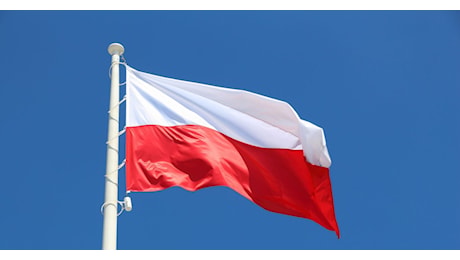 Polonia, quindicenne accoltella a morte una donna in una scuola elementare: fermato, aveva tre coltelli