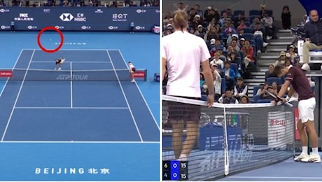 Djokovic rimonta Zverev a Pechino: 32 vittorie su 32 e semifinale contro Medvedev