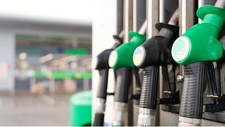 Roma, carburanti contraffatti: sequestrati 26mila litri. «Danni fino a 8mila euro»