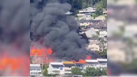 Incendio fuori controllo in Norvegia: oltre 100 case distrutte a Drammen, centinaia di evacuati