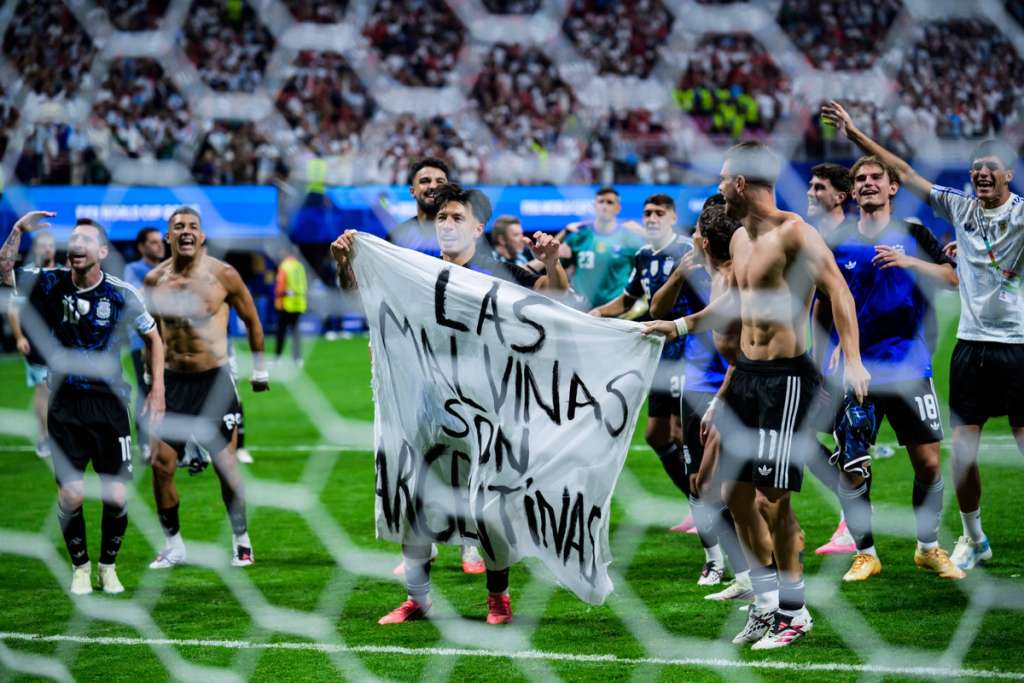Perché lo striscione sulle Malvinas è problematico